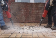 Demolice je jistá, stavba bytového domu v řešení. Chátrající dům na Filipovské půjde k zemi
